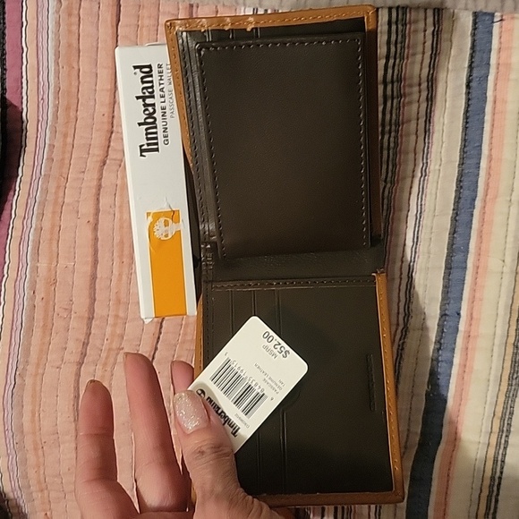 Timberland Men's Genuine Leather Passcase Wallet NWT - Picture 3 of 8